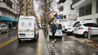 Denizlide 6. kattan kendisini aşağıya bırakan genç hayatını kaybetti