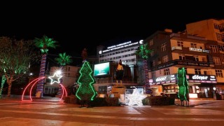 Denizlide cadde ve sokaklar yeni yılı ışıl ışıl karşılıyor