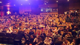 Depremzede çocukların yüzü çocuk oyunu etkinliğiyle güldü