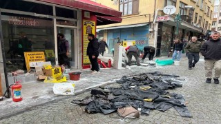 Deri dükkanında çıkan yangında maddi hasar oluştu