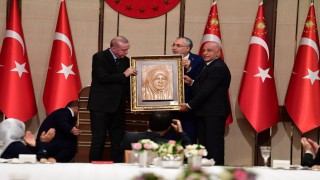 Derya Yanık: “Emeklilerimiz Geleceğin Türkiye’sine Işık Tutuyor”