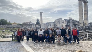 Didimde gençler Apollon Tapınağını gezdi