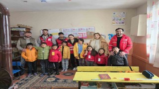 Diyadin Kızılay Şubesi yöneticileri köy ziyaretlerine devam ediyor