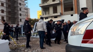 Diyarbakırda 13üncü kattan düşen işçi hayatını kaybetti, yakınları sinir krizi geçirdi