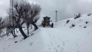 Diyarbakırda kardan kapanan 300 kilometrelik yol ulaşıma açıldı