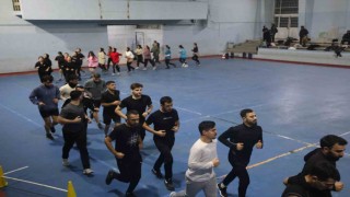 Diyarbakırda polis olma hayali taşıyan aday adayları ter döküyor