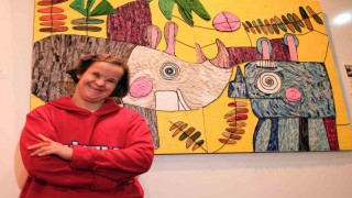 Down sendromlu ressam kalbindekileri tuvale aktarıyor