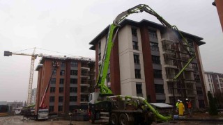 Ebrar Sitesi zorlu kış şartlarına rağmen yerinde dönüşüyor