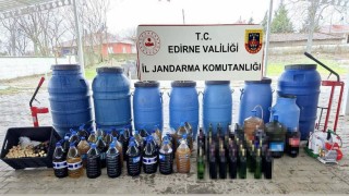 Edirnede bin 560 litre kaçak içki ele geçirildi