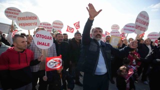 Edirnede çalışma ruhsatı iptal edilen turizm firması belediye önünde eylem yaptı