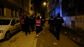 Edirnede düzensiz göçmenlere dev operasyon: Yakalanan göçmenler ülkelerine gönderilecek