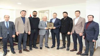 Edremit Ticaret Odası Yönetim Kurulu üyelerinden Başkan Akına ziyaret