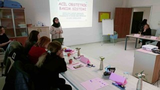 Eğitimi tamamlayan sağlık personeli belgesini aldı