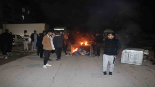 Elektrik kesintisi mahalleyi sokağa döktü