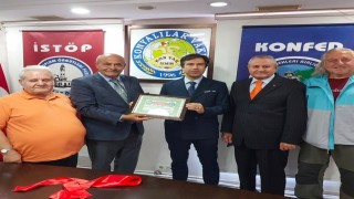 Emekli Başsavcı Şahinerin kitabı, Yeşilay ve Mehmetçik Vakfına bağış oldu