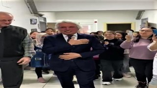 Emekliye ayrılan öğretmene duygulandıran sürpriz