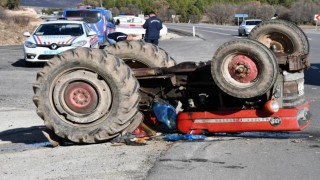 Emette traktör ile kamyonet çarpıştı, 1 kişi yaralandı