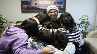 Emine Erdoğan, Hatay Serdar Demir Çocuk Evleri Sitesini ziyaret etti