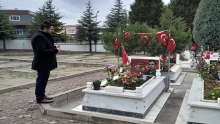 EMŞAV İl Başkanı, şehit aileleriyle birlikte şehitlikleri ziyaret etti