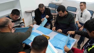 Engelli çocuklar galoş üreterek hayata tutunuyor