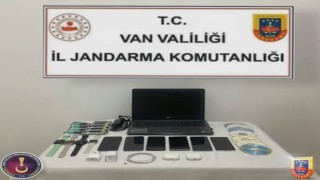Ercişte telefonlara IMEI klonlaması yapan iş yerine operasyon: Çok sayıda malzeme ele geçirildi