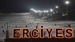 Erciyeste gece kayağı başladı