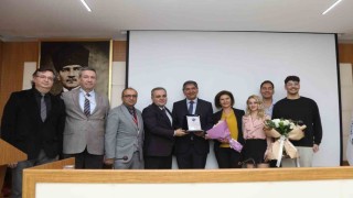 ERÜ Tıp Fakültesinde emekli profesöre tören düzenlendi