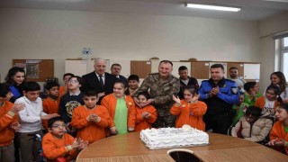 Erzincan polisi Dünya Engelliler Gününde öğrencileri unutmadı