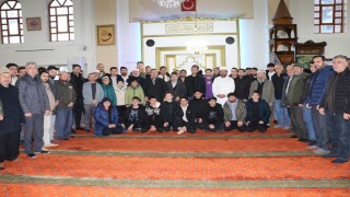 Erzincanda gençler sabah namazında camileri doldurmaya devam ediyor