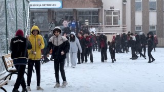 Erzincanda okullarda kartopu şenliği yaşandı
