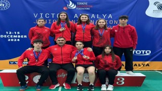 Erzincanlı genç badmintonculardan madalya yağmuru