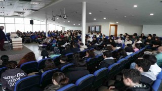 Esenyurt Belediyesi üniversite hayali kuran gençlerin yanında