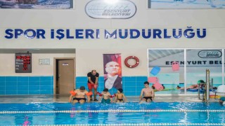 Esenyurt Belediyesinden özel bireylere yüzme ile terapi