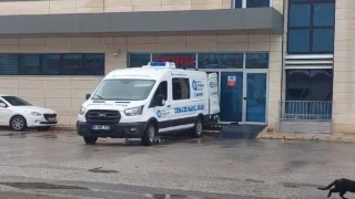 Eski kız arkadaşının babası tarafından bıçaklanan genç, hayata tutunamadı