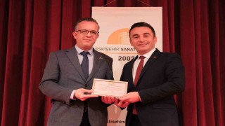 Eskişehir Sanat Derneğinden Başkan Dökmeciye ödül
