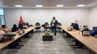 Ev hanımı kadınlar üniversitede ders başı yaptı