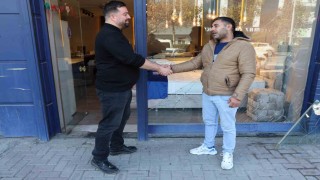 Evi sanıp mağazanın camını kırdı, yatakta polisler uyandırdı: Neden geldiniz