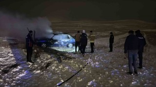 Fiat Tofaş otomobil yanarak küle döndü, araç sahibinin eşi gözyaşlarına hakim olamadı