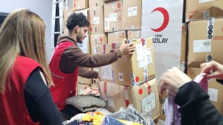 Filistinli Abdullah, Türkiyeye minnetini Kızılay gönüllüsü olarak gösteriyor