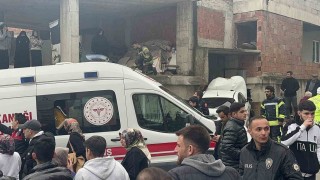 Freni boşalan otomobil binanın duvarına çarptı: 2si ağır 4 yaralı