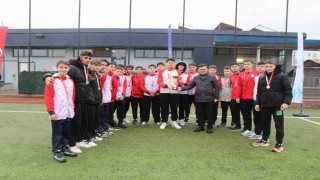 Genç erkekler futbolda şampiyon Düzce Spor Lisesi oldu