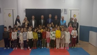 Genç gönüller, çocuk gönüllerle buluşuyor