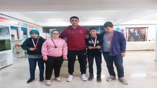 Gün boyu spor yaptılar hepsi madalya kazandı