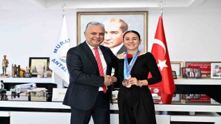 Güneşin kenti Antalyadan buz pateninde Avrupa 2nciliğine