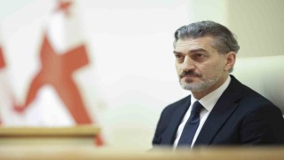 Gürcistanın yeni Cumhurbaşkanı eski futbolcu Kavelaşvili oldu