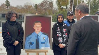 Güzel sanatlar lisesi öğrencilerinden Beşiktaştaki şehit polislere vefa