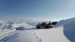 Hakkari askeri üs bölgelerde karla mücadele sürüyor