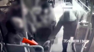 Halk otobüsünde hırsızlık yaptı, polisten kaçamadı