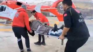 Hamile kadın helikopter ambulansla Vana sevk edildi