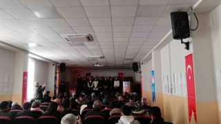 Hassada öğrenciler yazdıkları eserleri seslendirdiler